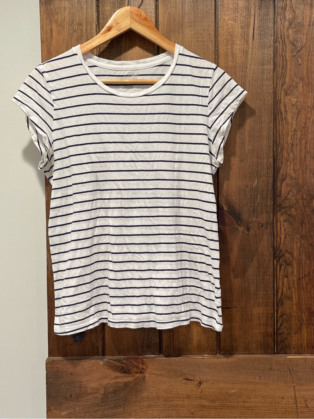 Universal Thread White & Navy Thin Stripe Cotton Short Sleeve Tee Large